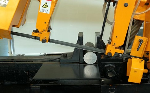 桃源数控带锯床自动送料精度会出现偏差吗？